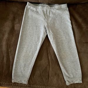 Girls’ barely worn 3/4 length gray leggings!